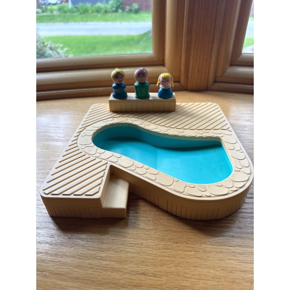 Vintage 1986 Fisher-Price Little People Pool Set With 3 Figures #2526
